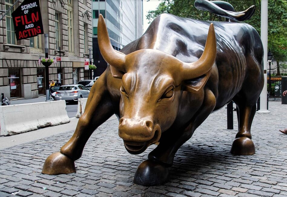 toro de wall street representando un mercado alcista